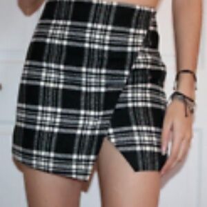 ⭐️Abercrombie & Fitch Plaid Mini Skirt/Size 6